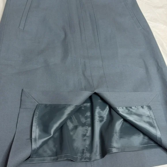 ⭐️ J. Crew Gray Pencil Skirt Knee-Length Work Slit skirt- size 4 - Picture 4 of 8